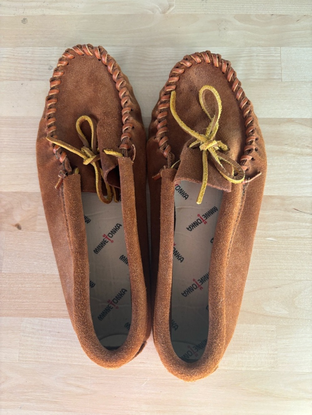 Minnetonka Leather Softsole Slippers - Men’s Size 6
